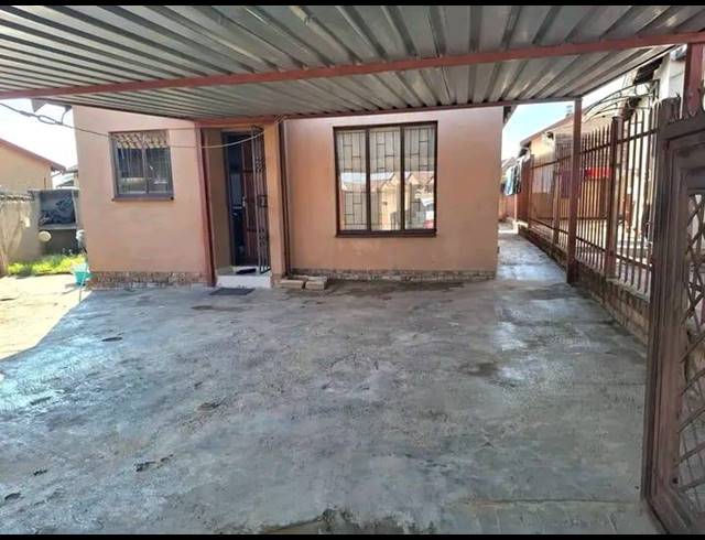 2 BEDROOM HOUSE FOR SALE IN SOSHANGUVE VV